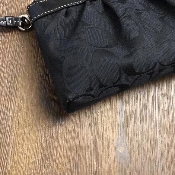 Coach clutch wristlet - Picture 7 of 8